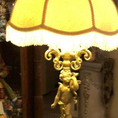 https://www.ebay.com/itm/114329792537	WL5009: Brass Cherub Table Lamp Local Pickup		 Buy-it-Now 	 $200.00 
