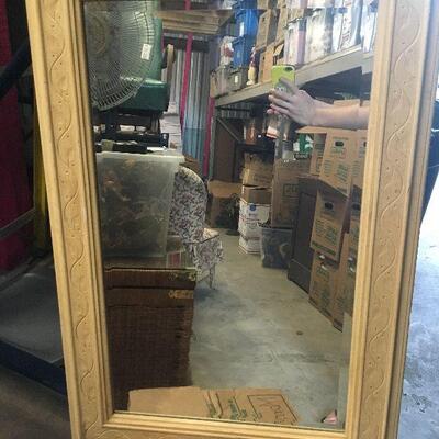 https://www.ebay.com/itm/114421805732	LAR0020 Mirror Wood with Leaves / Vine Wooden Frame Pickup Only (23 X 34)		 OBO 	 $19.99 
