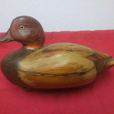 https://www.ebay.com/itm/124344384975	LX3021 USED VINTAGE R. D. LEWIS WOOD DUCK DECOY DATED 1979 NUMBERED 415 / 700		 OBO 	 $199.99 
