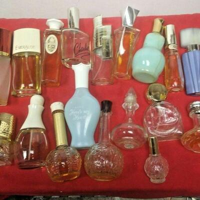 https://www.ebay.com/itm/114467068465	LX3034 LOT OF 18 USED VINTAGE PERFUME & COLOGNE BOTTLES SOME WITH PRODUCT		 OBO 	 $22.99 
