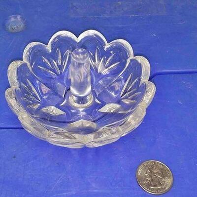 https://www.ebay.com/itm/114167648004	Rxb016 WATERFORD CRYSTAL RING OR CANDY DISH $20.00 4 X 2 1/2 INCHES		 Buy-it-Now 	 $20.00 
