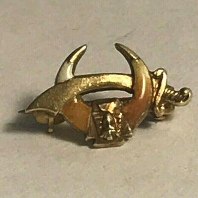 https://www.ebay.com/itm/114447489693	WL129 ENAMEL HORN AND SWORD PIN 14K GOLD		 Buy-it-Now 	 $75.00 

