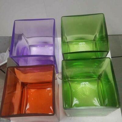 https://www.ebay.com/itm/114317825273	WL3043A SET OF FOUR 4X5 INCH GLASS VASES (two have small chips) $20.00		 Buy-it-Now 	 $20.00 
