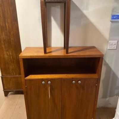 1008	

Wooden cabinet with wooden end table
Wooden cabinet with wooden end table