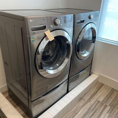 2202	

LG Washer And Dryer With Stands
Without Stand 27”x29”x39” With Stand. 27”x29”x53”