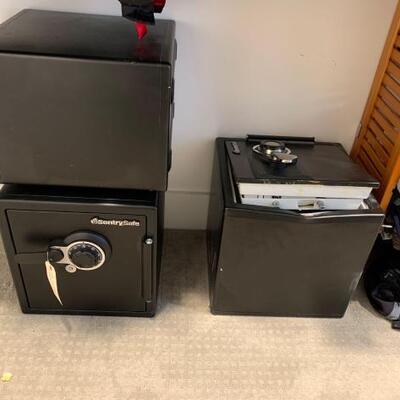 2078	

3 Sentry Safe Safes
No Combos Or Keys. 2 Safes Are Pried Open. All Measures Approx: 17.5” x 17.5” x 16.5”