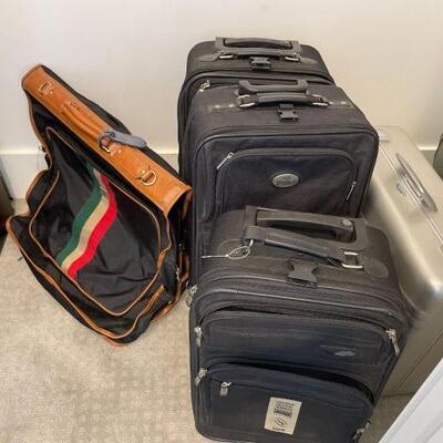 2316	

Luggage
WoodField, Skyway, Bon Voyage