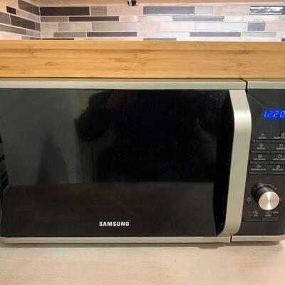 2052	

Samsung Microwave And Wooden Organizer
Model No: MS11K3000AS