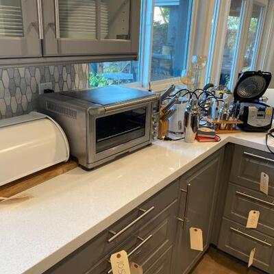 1052	

Breville Toaster Oven, Bread Holder, Kitchenaid knifes, Chulux Grinder, Cusinart Tea Pot, TeaPot
Breville Toaster Oven, Bread...