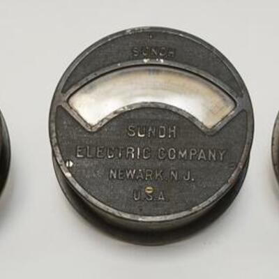 1039	THREE SUNDH ELECTRICAL COMPANY GAUGES NEWARK N.J. USA  7 IN DIAMETER 3 1/2 IN DEEP NOT INCLUDING THE PRONGS 	50	100	20	PLEASE PAY...