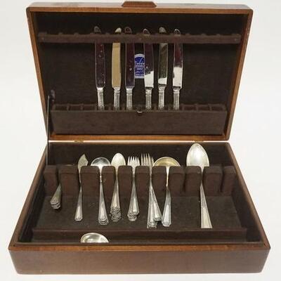 1079	47 PIECE STERLING SILVER FLATWARE SET PATENT DATE 1924, 47.5 TROY OUNCES COUNTING 0.5 PER KNIFE HANDLE . MONOGRAMED B	1000	2000	700...