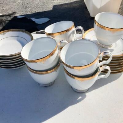 52 pieces Noritake Buckingham Gold $75