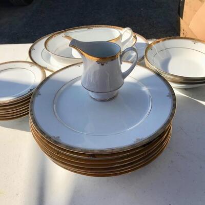 52 pieces Noritake Buckingham Gold $75
