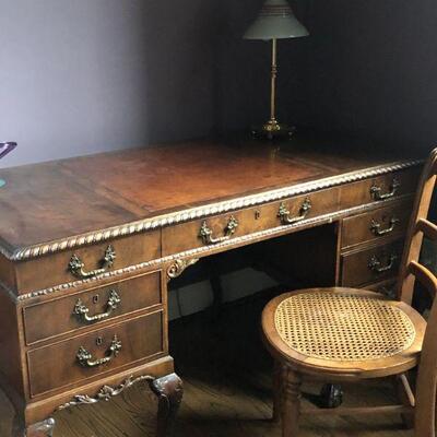 Ladies leather top writing desk