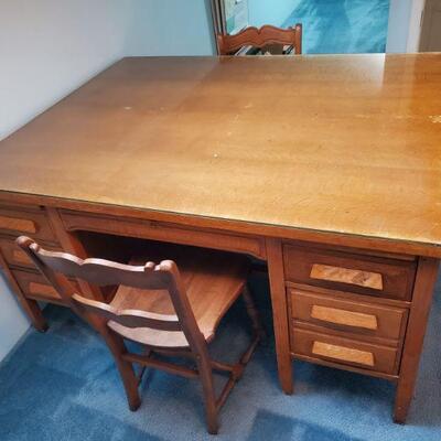 Double-sided oak attorney's desk.  This comes apart for easier moving.  $100 or best offer.