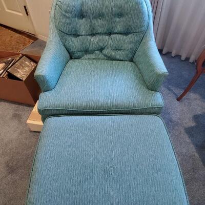 Beautiful turquoise side chairs and ottoman.  These are stationary.  There's a little wear on the ottoman, but otherwise very clean, good...