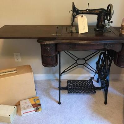 Antique Minnesota sewing machine $149