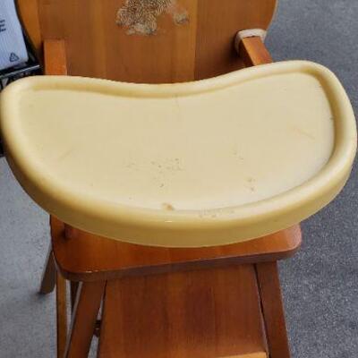 Late 1940's child high chair good condition blk spot on plastic tray