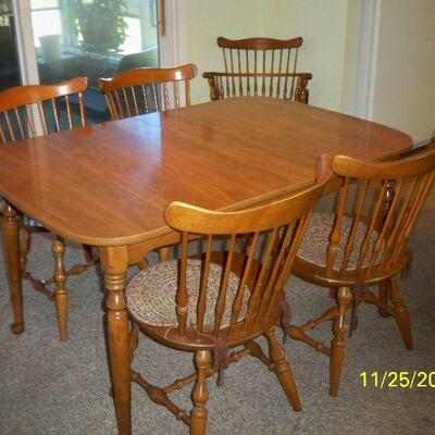 Vintage Ethan Allen Furniture Co. Table with 6 Chairs and 3 Leaf ( 1 chair and 2 leaf are not shown).