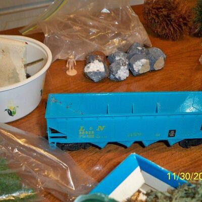 More Vintage Bachmann HO Train Cars and accessories