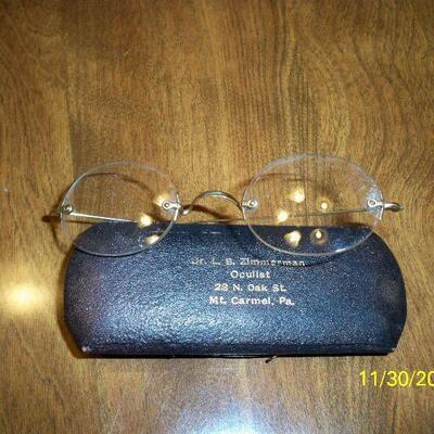 Vintage Wire Glasses and case