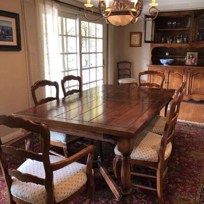 Handcrafted dining room set. 4 leaves
