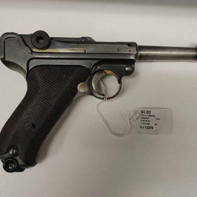 German Luger S/42, 9mm pistol. WWII Nazi marked with holster and 2 mags. Matching numbers except mag.