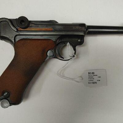 German Luger 42, 9mm pistol. 1940 WWII Nazi marked. Numbers matching except mag.
