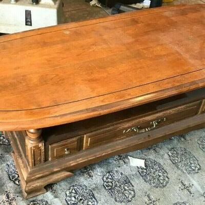 https://www.ebay.com/itm/124474014217	FL0003 SOLID WOOD OVAL SHAPED COFFEE TABLE Pickup Only		 Buy-it-Now 	 $95.00 
