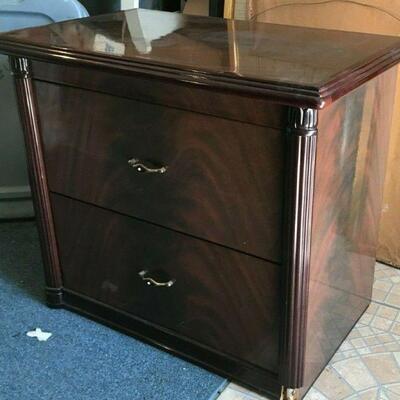 https://www.ebay.com/itm/124474024667	FL0004 SOLID WOOD 2-DRAWER END TABLE NIGHT STAND MADE IN ITALY Pickup Only		 Buy-it-Now 	 $50.00 
