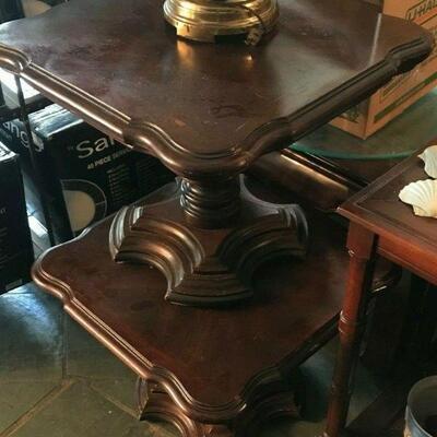 https://www.ebay.com/itm/124473995927	FL0022 VINTAGE PAIR OF SOLID WOOD END TABLES ON SINGLE FOOT BASE Pickup Only		 Buy-it-Now 	 $150.00 
