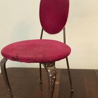 https://www.ebay.com/itm/124474047160	FL0011 Mid Century Modern RED CLOTH AND IRON VANITY TYPE CHAIR Pickup Only		 Buy-it-Now 	 $75.00 
