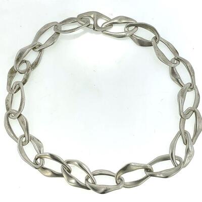 Tiffany & Co. sterling silver Paloma Picasso necklace. The necklace measures approx. 20.00
