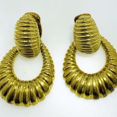 Pair of 14kt gold pear dangle scalloped shrimp style dangle earrings. The earrings measure approx. 1.70