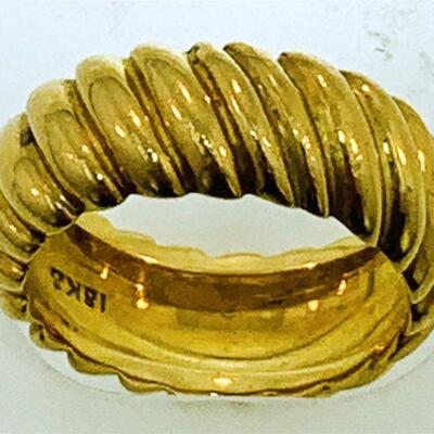 Traditional Tiffany & Co. 18kt gold shrimp style band. The band measures approx. 8.40mm wide, has a high polish finish, is marked 