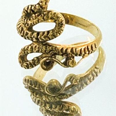9ct gold snake ring (size 8.5). The ring features a uncoiled snake at the center of the ring, has gold scales, measures approx. 2.90mm at...