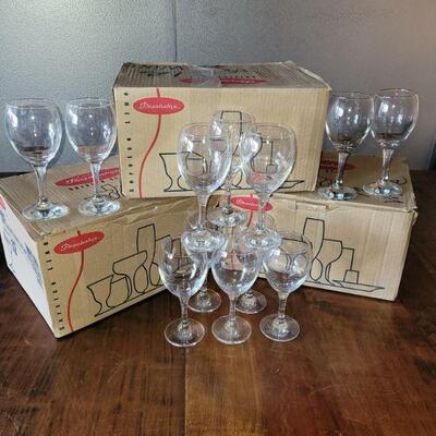 Collection of 48 Wine Glasses
https://ctbids.com/#!/description/share/675689 Collection of wine glasses great for holiday parties or a...