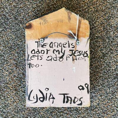 Retablo by Lidia, "The Angels adore my Jesus. Let's adore him too." 
