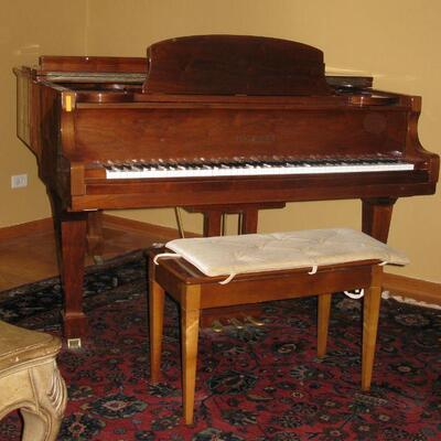 beautiful baby grand piano  BUY IT NOW  $ 500.00