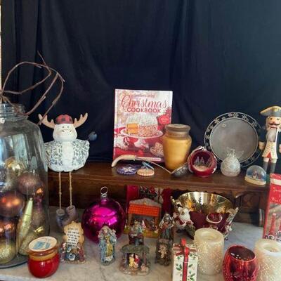 Christmas Lot
https://ctbids.com/#!/description/share/679319 This lot is all about Christmas, large glass jar with Metal handle is 19''...