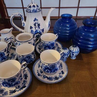 Hand Painted Delfts Blue China Set
https://ctbids.com/#!/description/share/679280 Beautifully hand painted china. Has four teacups with...
