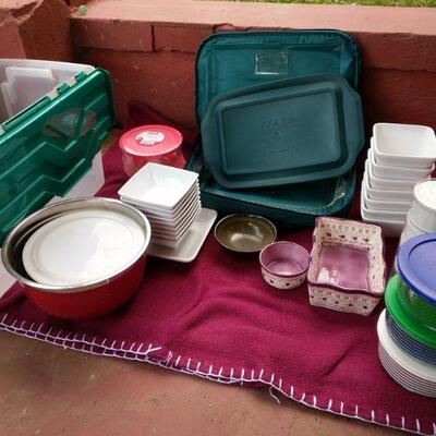 Pyrex Bakeware and More
https://ctbids.com/#!/description/share/679296 Tote full of kitchen items. Includes Pyrex, small serving bowls,...