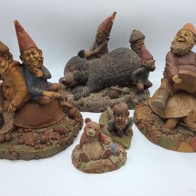 Bear With Me Gnomes...
https://ctbids.com/#!/description/share/679247 Includes a large bear with gnomes measuring 9.5 in by 7.5 in and is...