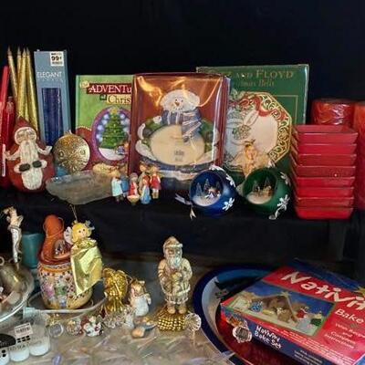 Christmas Assortment
https://ctbids.com/#!/description/share/679321 Includes plates, candles, decor, books, and more. Larger oval plate...