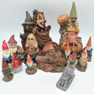 Gnomes Halloween And More
https://ctbids.com/#!/description/share/679318 15 piece lot. Includes some Halloween Gnomes. One Gnome has a...