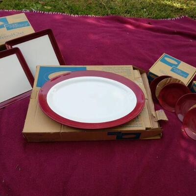 Pampered Chef Dinnerware
https://ctbids.com/#!/description/share/679309 Pampered Chef Cranberry Accent all still in boxes. 8 dinner...
