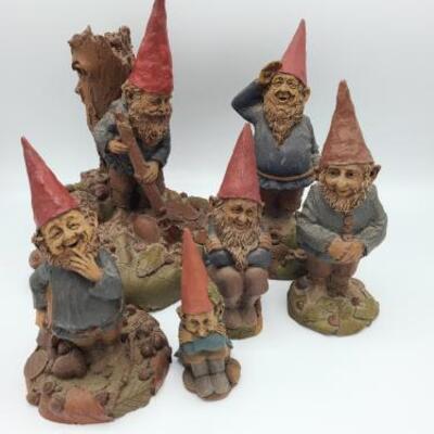 Nutty Gnomes
https://ctbids.com/#!/description/share/679301 6 Gnomes dressed in blue with acorns ranging in sizes 9''-4.5''