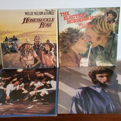 https://ctbids.com/#!/description/share/681992 Lot of Vinyl Records Includes: Willie Nelson-Honeysuckle Rose Willie Nelson-The Electric...