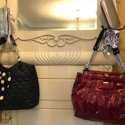 https://ctbids.com/#!/description/share/682355 Miche and Betsey Johnson purses (both like new), Juicy wristlet (good used condition),...