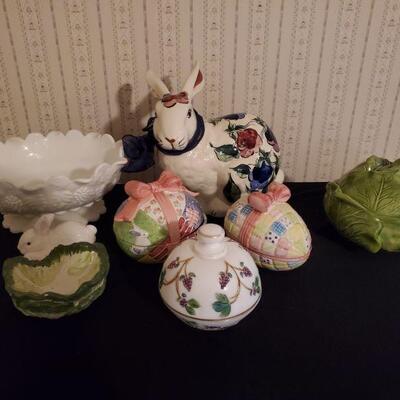 https://ctbids.com/#!/description/share/682535 Collection of cute ceramic bunnies, eggs, cabbage and milk glass fruit bowl 11x5